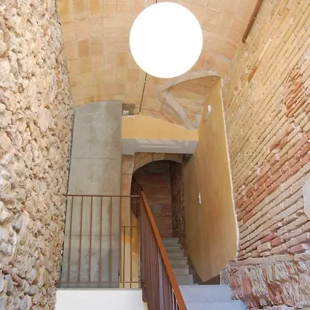 Nia Nesto Figueres (Girona)